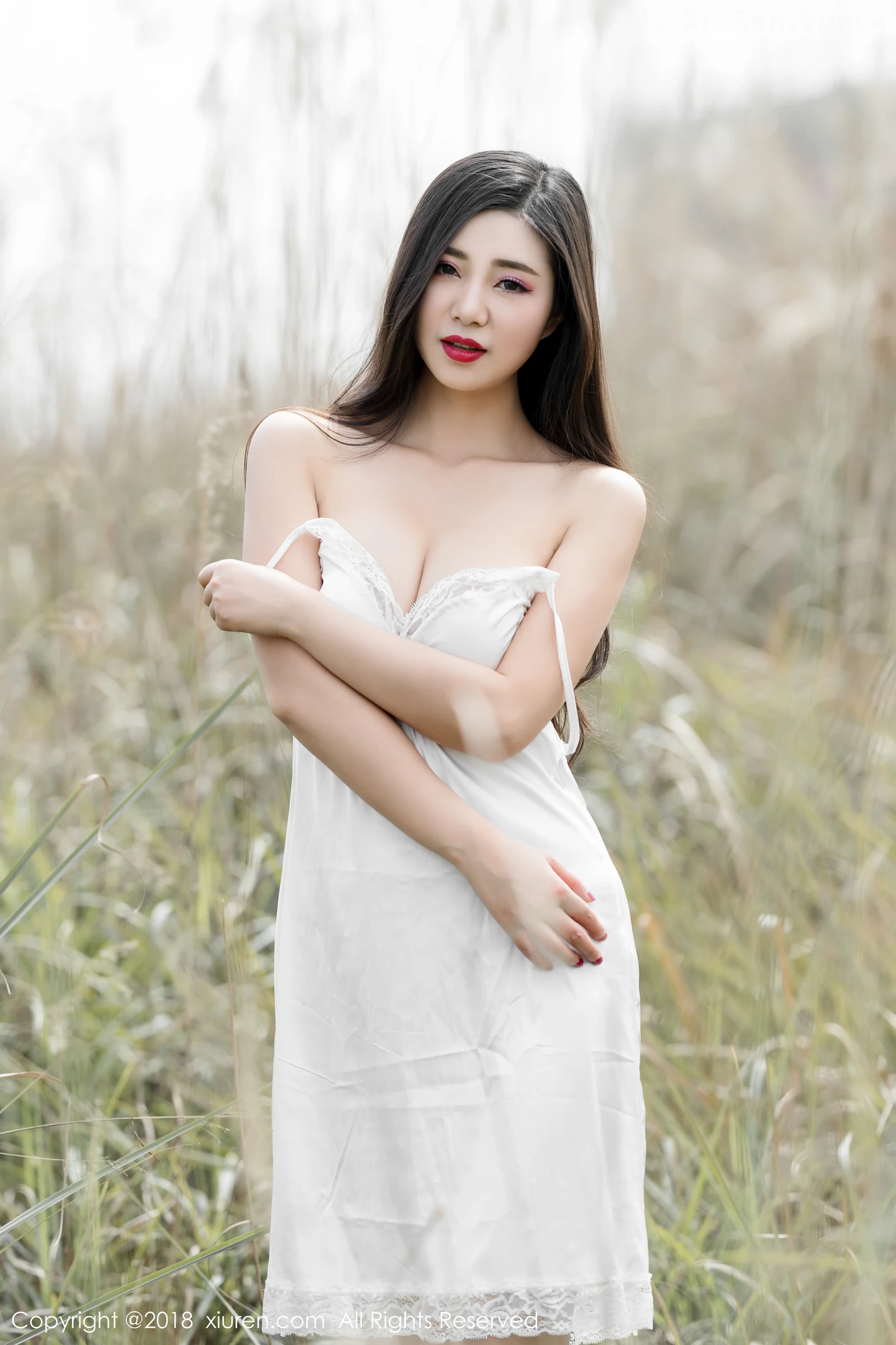 图片[4]-[XiuRen秀人网]VOL.1076 女神宋KiKi户外脱白色长裙秀蕾丝印花内衣爆乳诱惑写真32P-秀人网官方网站